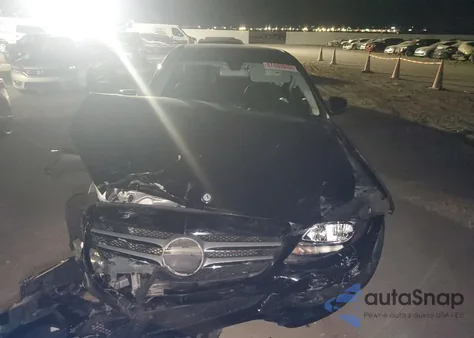 2017 Mercedes-Benz C 300 из США, поврежденный, VIN 55SWF4JB1HU222896